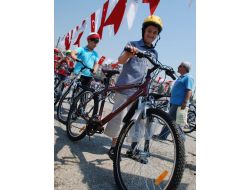 İzmit'te 5 Bin 500 Öğrenciye Bisiklet Dağıtıldı