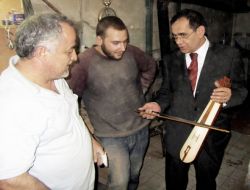 Samsun Milletvekili Demir Kemençedeki Hünerlerini Sergiledi