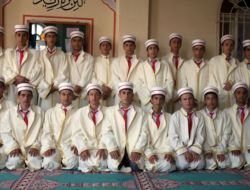 İzmir'de 22 Erkek Öğrenci Hafızlık Payesiyle Taçlandı