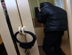 Çocuğunu Kalorifere Zincirleyen Rus Babaya 4 Yıl Hapis Cezası