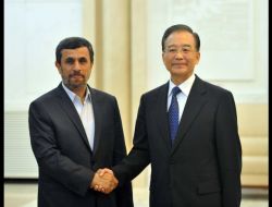 Ahmedinejad, Çin Başbakanı Wen İle Görüştü!