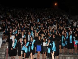 Altınoluk Ve Edremit Meslek Yüksekokulları Mezuniyet Töreni Düzenledi