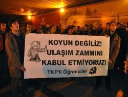 Metrobüs Zammını Protesto Eden Eylemciler Gişelerden Kaçak Geçti