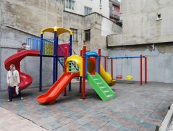 Çocuk Parkları Yapım Projesi Vatandaşların Yüzünü Güldürüyor