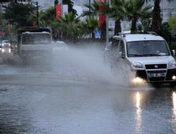 Ani Bastıran Yağmur Samsun'u Venedik'e Çevirdi