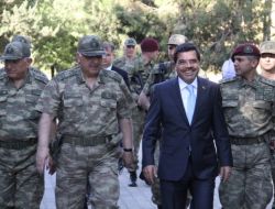 Özel’e Ahlat Bastonu Hediye Edildi!