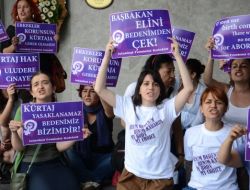 Kadına Şiddet Sempozyumunda Feminist Protestosu