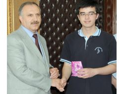 Manisa Milli Eğitim Müdürü, Şehzadeli Öğrencileri Ödüllendirdi