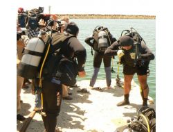 Dalgıçlar Denizi, Öğrenciler Sahili Temizledi