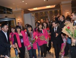 Olimpiyat Çocukları, Zonguldak’ta Çiçeklerle Karşılandı