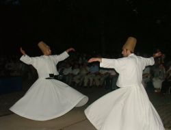 Karamürsel Anadolu İmam-hatip Lisesi Mezunlarını Semazenlerle Uğurladı