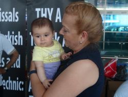 İşten Çıkarılan Babasına Destek İçin Geldi