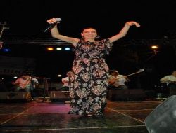 Beyaz Koza'da, Şevval Sam Sahne Aldı