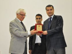 "Türkiye'de, Demokrasi Sorunu Var!"