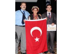 Türk Öğrenciler, Yer Altı Enerjisiyle Yollardaki Buzlanmayı Çözdü