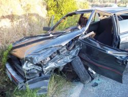 İki Araç Çarpıştı: 2 Ağır Yaralı