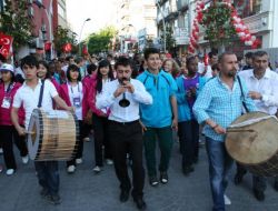 Davul Zurna İle Karşılanan Öğrenciler, Vatandaşlarla Halay Çekti