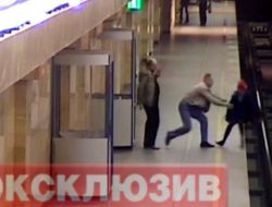 Sarhoş Rus Tartıştığı Bayan Metro Görevlisini Rayların Üzerine İtti