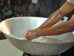 Dünyanın En Uzun Adamına Taylandda Büyük İlgi