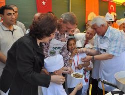 Ustalar Festivalde Vatandaşa Bedava Tavaciğer Ziyafeti Verdi