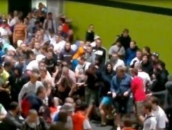 Rus Taraftarlar Polonyalı Korumalara Saldırdı, 8 Rus Tutuklandı