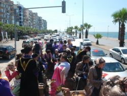 Türkçenin Çocukları İzmir'de 10 Bin Araçla Şehir Turu Attı