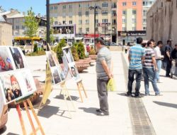 Suriye’deki Katliama Fotoğraflarla Dikkat Çekiyorlar