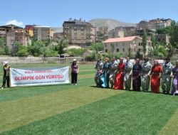 Hakkari’de Kürtçe Şarkılar Eşliğinde Yürüyüş