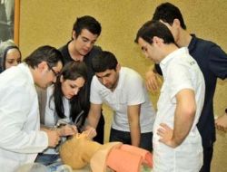 Hekim Adayları, Acil Vakalara Müdahale Pratiğini Simülatörle Kazanıyor