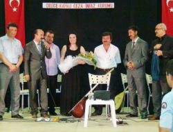 Mahkûmlar Konserde Halay Çekerek Stres Attı