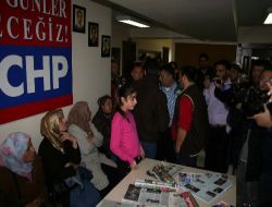 Karşıyaka Belediyesi'nden Çıkarılan İşçiler Chp İzmir İl Başkanlığı'nı İşgal Etti