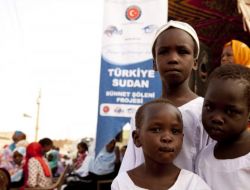 Türk Doktorlar Sudan'da 6 Bin Çocuğu Sünnet Etti