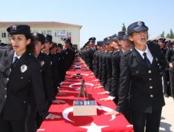 Polis Meslek Yüksek Okulu Mezunları Yemin Ederek Mesleğe Adım Attı