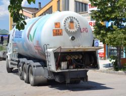 Lpg Yüklü Tankerin Kamyona Çarpması Korkuttu