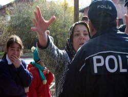 Sosyal Konutlardan Çıkmak İstemeyen Aileler, Polis Ve Zabıta Zoruyla Çıkarıldı