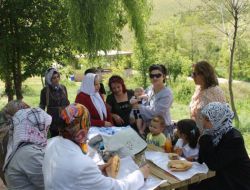 Kadınlar Emniyetin Pikniğinde Stres Attı