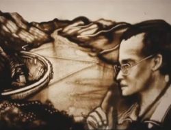 Ünlü Ukraynalı Sanatçı Tayland Kralı’na Kumdan ‘taç’ Hediye Etti