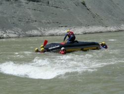 Karasu Nehri'nde Rafting Tatbikatı
