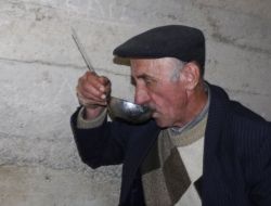 BU KÖYDE MADEN SUYU BEDAVA
