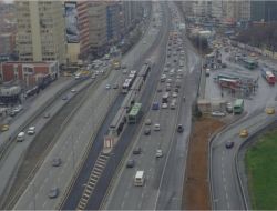 Mecidiyeköy Metrobüs İstasyonu'na Yürüyen Merdiven
