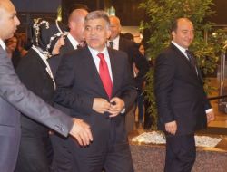 Gül, Beatrix'in Düzenlediği Resepsiyona Katıldı!