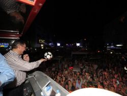 Kutsi, Şarkılarını Mamaklı Hayranları İçin Seslendirdi