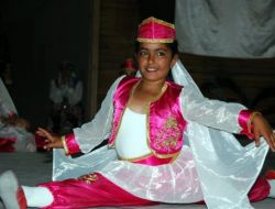 Yıldırım’da Erguvan Halk Dansları Şöleni Sürüyor