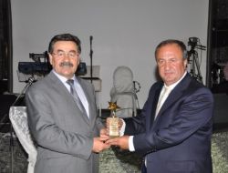 Yakup Odabaşı'na Yılın En İyi Belediye Başkanı Ödülü