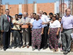 Turgutlu'da Roman Vatandaşlar İçin Yaptırılacak 16 Konutun Temeli Atıldı