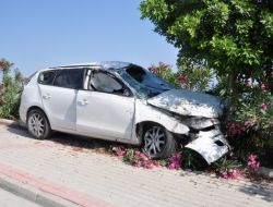 Takla Atan Otomobil Metrelerce Sürüklendikten Sonra Durdu: 2 Yaralı