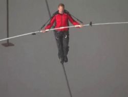 Niagara Şelalesi’ni İp Üstünde Geçti