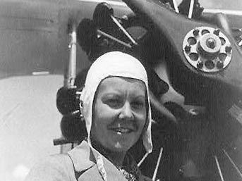 Sabiha Gökçen heykelini ateşe verdiler