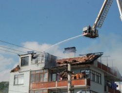 Çatı Yangını Korkuttu