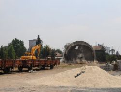 Altgeçidin Yapılacağı Yerdeki Su Deposu da Yıkıldı